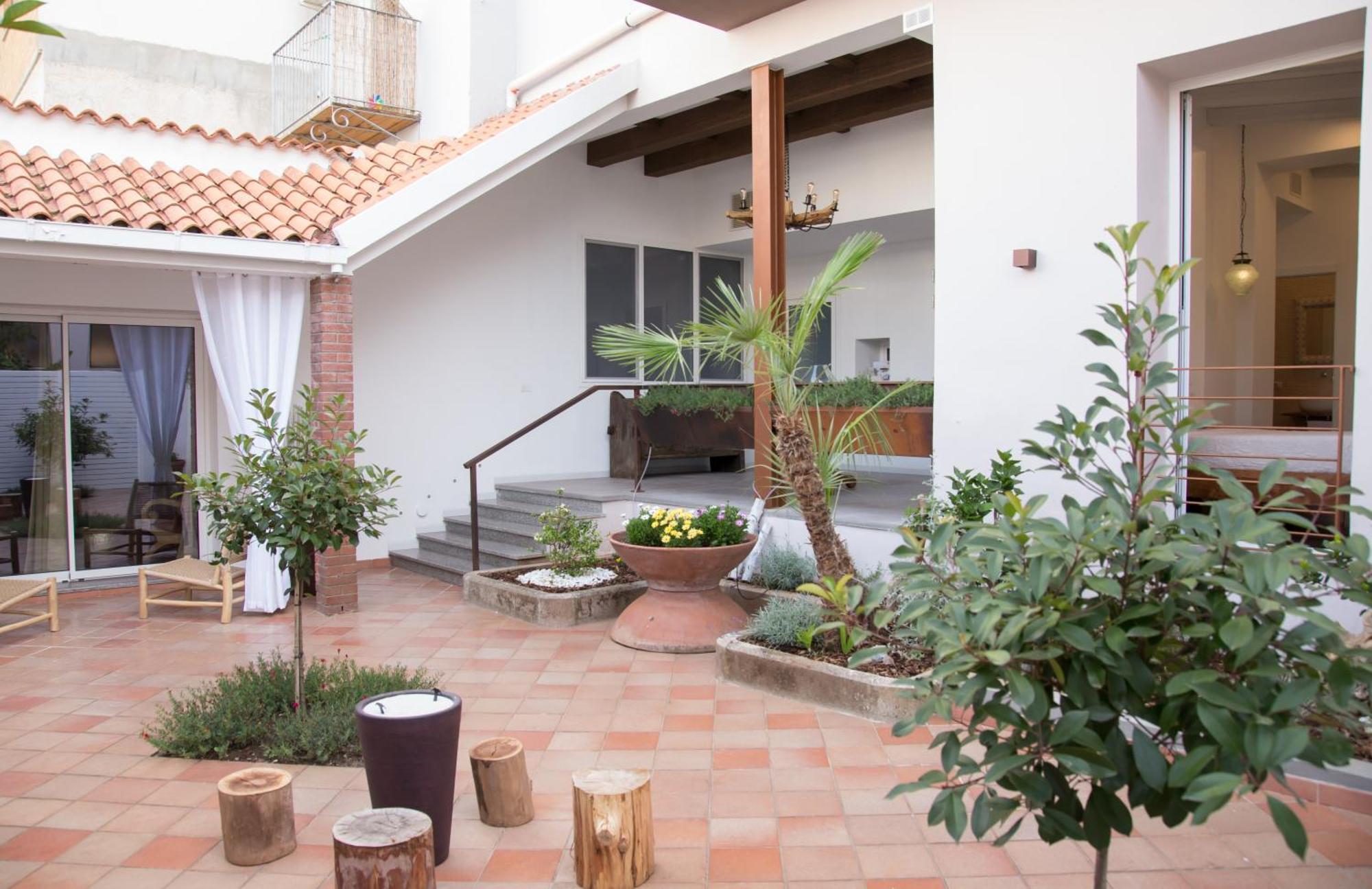 Amelia Apts &